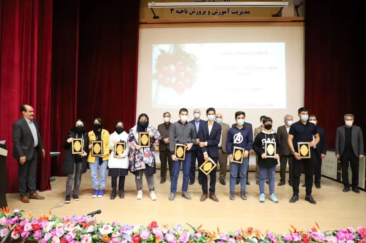 گزارش تصویری/ تجلیل از منتخبین برتر کشوری هفتمین دوره جشنواره نوجوان خوارزمی در کرمانشاه
