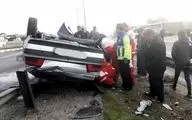 مصدومیت یک نفر درواژگونی خودرو و برخورد با گاردریل