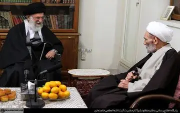 حضور رهبر معظم انقلاب در منزل حضرت آیت‌الله مجتبی تهرانی +فیل