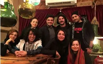 دورهمی امین حیایی و همسرش به همراه دوستانشان در قزوین (عکس)