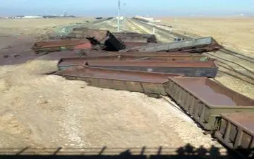 واژگونی قطار حامل سنگ آهن در نیشابور + فیلم