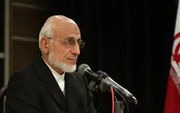 برخی مسئولان با آمارسازی مردم را فریب می‌دهند 