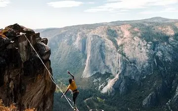  عکس منتخب نشنال جئوگرافیک | راه رفتن در هوا