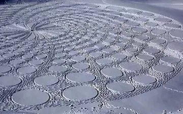 نقاشی‌های تماشایی بر روی برف + فیلم