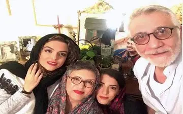 سلفی رویا تیموریان به همراه همسر و دخترانش در سال جدید (عکس)