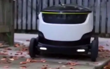 ربات هوشمندی که نوعی پیک موتوری است! 