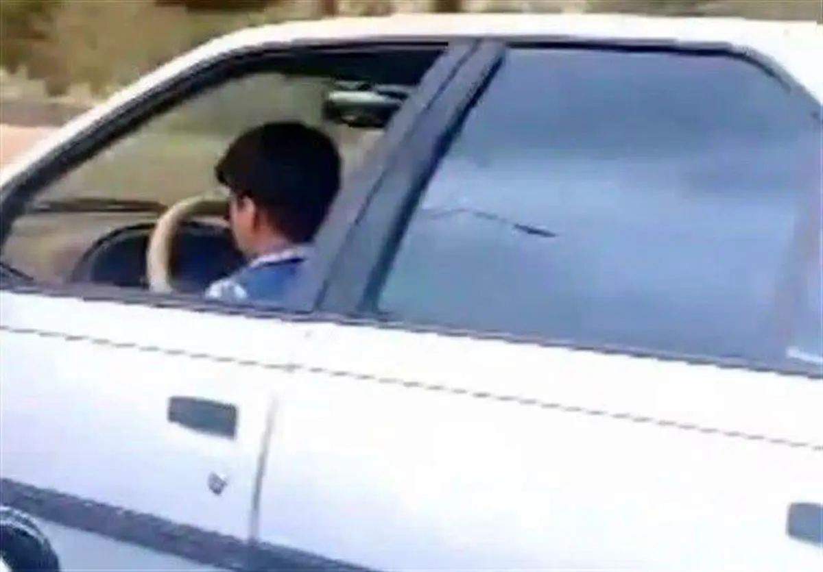 کودک ۱۲ ساله پشت فرمان پژو در خنداب؛ خودرو توقیف شد