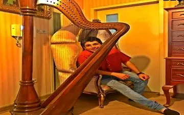 صندلی عجیب و غریب بازیگر مشهور + عکس