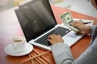 کسب درامد دلاری از فریلنسری در ایران(معرفی بهترین سایت های ایرانی برای کسب درامد دلاری)