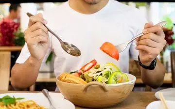 آشنایی با غذاها و میوه هایی که تا به حال اشتباه مصرف می کردیم! 