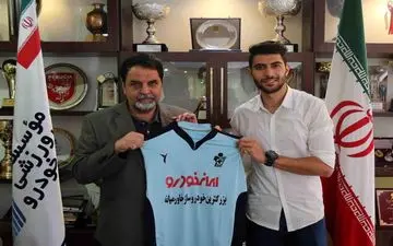  پیکانی‌ها مدافع ذوب‌آهن را جذب کردند