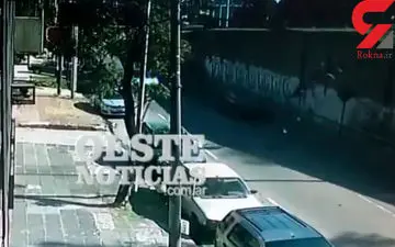 لحظه سقوط مرگبار موتوردزدان فراری از روی پل +فیلم