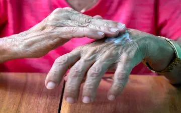  امیدی تازه برای پوست جوان‌تر: روشی که روند پیری را معکوس می‌کند