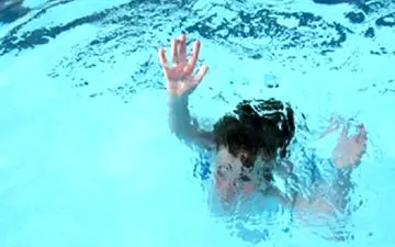 غرق شدن نوجوان پس از سقوط به آبشار

