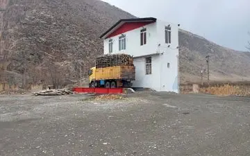 توقیف خودروی حامل ۱۵ تن چوب قاچاق بدون مجوز در دینور شهرستان صحنه