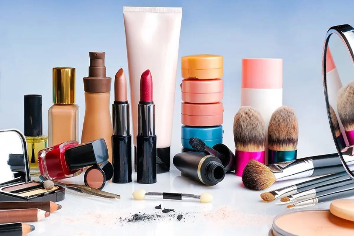 راهنمایی برای خرید محصولات آرایشی در عید + نکات مهم