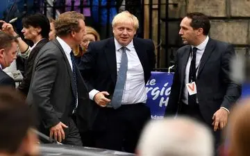 جانسون اجتماع بیش از ۲ نفر را در انگلیس ممنوع کرد
