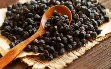 خواص شگفت‌انگیز و مضرات احتمالی نخود سیاه: راهنمای جامع مصرف