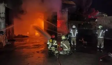 کارخانه کفش در مشهد دچار آتش سوزی گسترده شد