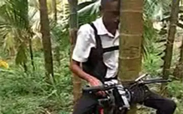 ساخت آسانسور برای درخت توسط مزرعه‌دار خلاق!