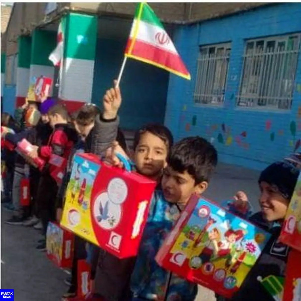 ‍  اهداء ۳۰۰ پک لوازم التحریر به دانش آموزان مناطق کم برخوردار شهر کرمانشاه با حضور رییس کمیته ملی المپیک