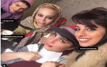 سلفی بانوان هنرمند در پشت صحنه یک نمایش (عکس)