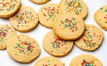 ۶ دلیل که شما را قانع می‌کند به کودکان کلوچه و بیسکوییت ندهید