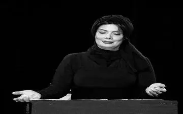 تیپ مردانه و لوتی عاطفه رضوی در یک نمایش