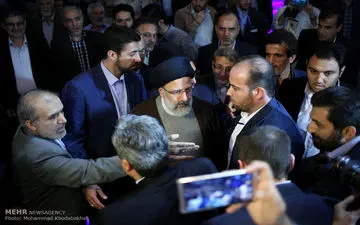 معلمان نباید به فکر شغل دوم باشند/ دوره حرف درمانى تمام شده و باید عمل کرد