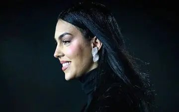 جورجینا رودریگز با لباس و قهوه عربی|رونالدو و همسرش عرب شدند!
