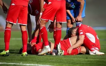 ورود بی رویه هواداران به ورزشگاه/ «اخم» بودیمیر به بازیکنان پیکان