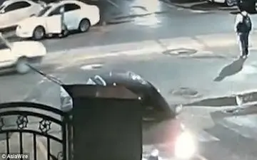 راننده ای که خودش را زیر گرفت ! +فیلم 