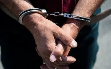 جیب بری مرد شیاد از سالمندان کنار عابربانک

