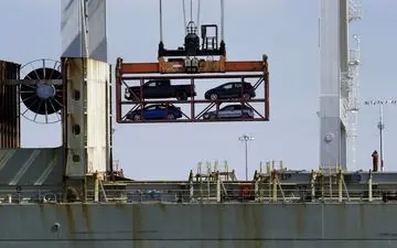  ترامپ وضع تعرفه بر واردات خودرو را بررسی می کند
