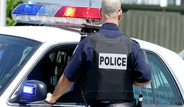 کتک زدن یک جوان توسط ماموران پلیس ایالات متحده آمریکا به دلیل رعایت نکردن مقررات راهنمایی و رانندگی + فیلم