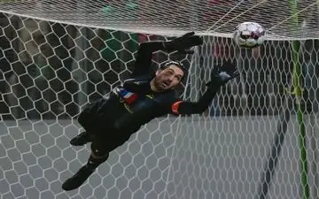 گزارش تصویری| صحنه هایی از آه و حسرت در جدال بزرگ هفته / نساجی و صنعت نفت امتیازات را تقسیم کردند