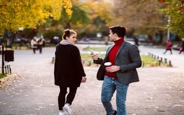 زبان بدن و رمزگشایی عشق در نگاه اول
