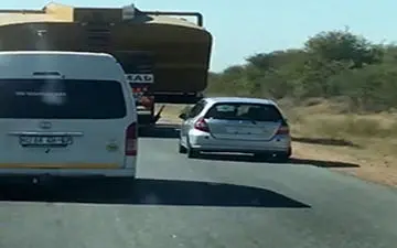 سبقت ناشیانه و چپ کردن خودرو+فیلم