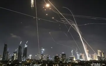 رسانه‌های رژیم صهیونیستی: دست‌کم ۲۰۰ موشک تاکنون از سوی ایران شلیک شده است