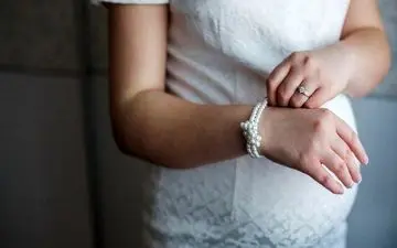 قراردادهای عجیب و غریب رحم اجاره ای