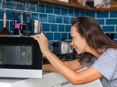  هشدار: نگهداری وسایل روی مایکروویو می‌تواند خطرناک باشد