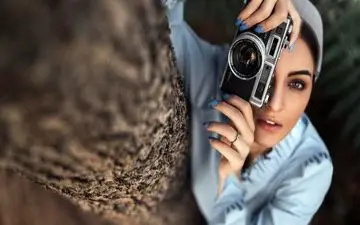 رستوران گردی نیلوفر پارسا و همسرش خبرساز شد|نیلوفر پارسا همراه سگش و همسرش در یک قاب