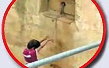 انتشارتصاویر ناراحت کننده مادری ازفرزندش در فضای مجازی نفرت مردم را بوجود آورد +عکس 