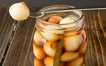 طرز تهیه ترشی پیاز سفید | ترشی برای مشکل پسندان!