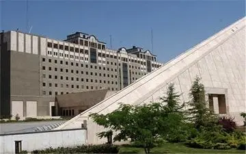 ۲ تجمع همزمان مقابل مجلس شورای اسلامی