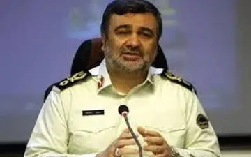 حضور فرمانده ناجا در منازل سه خانواده شهید نیروی انتظامی در حوادث خیابان پاسداران+عکس