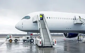 دلیل ورود مسافران از سمت چپ هواپیما چیست؟