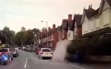 اقدام غیرانسانی راننده مردم آزار در روز بارانی