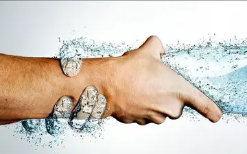  ۴ نشانه‌ای که می‌گوید شما به شدت دچار کم آبی شده‌اید