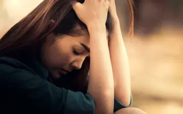 عواملی که می­تواند فرد را به سمت خودکشی سوق دهد چیست؟